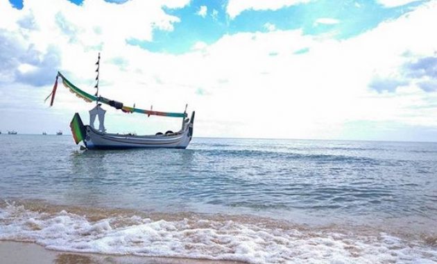 top 10+ gambar pantai slopeng madura, rute menuju wisata, lokasi alamat, jam buka + fasilitas di sekitar