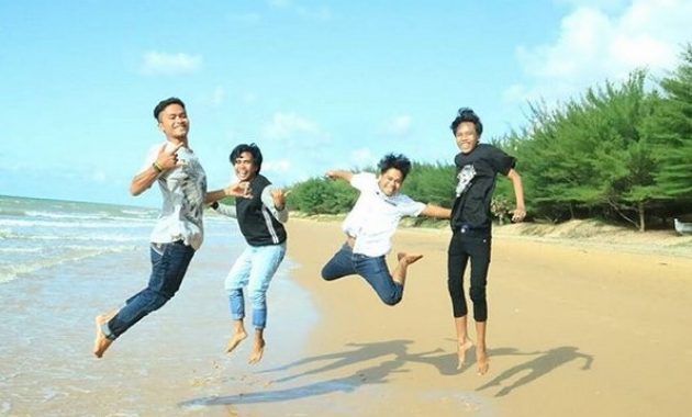 top 10+ gambar pantai slopeng madura, rute menuju wisata, lokasi alamat, jam buka + fasilitas di sekitar