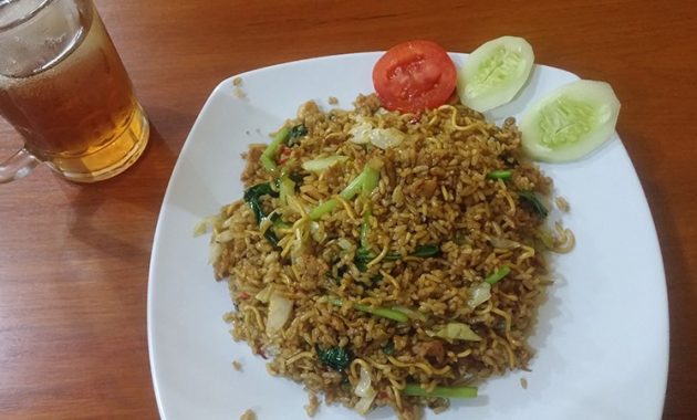 top 10+ kedai nasi goreng enak di bandung, murah meriah mulai 13 ribuan saja!
