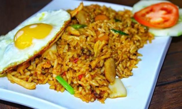top 10+ kedai nasi goreng enak di bandung, murah meriah mulai 13 ribuan saja!