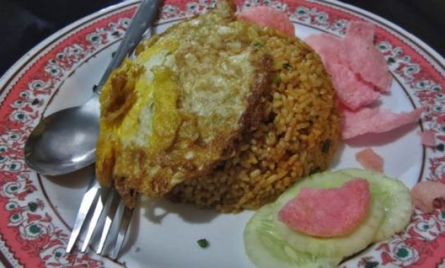 top 10+ kedai nasi goreng enak di bandung, murah meriah mulai 13 ribuan saja!