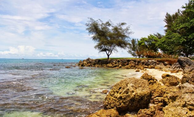 top 10+ pantai paling bagus di banten, adakah yang masih sepi belum terjamah dan bisa snorkeling?