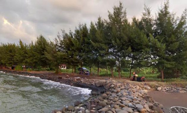 top 10+ pantai terkenal di wilayah jawa tengah, ada yang belum terjamah dan jarang dikunjungi