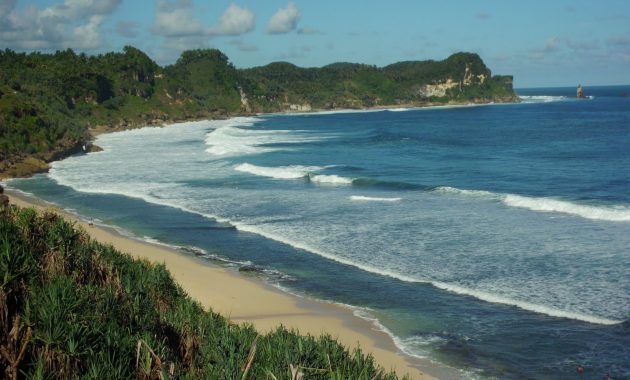 top 10+ pantai terkenal di wilayah jawa tengah, ada yang belum terjamah dan jarang dikunjungi