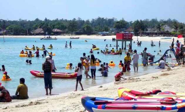 top 10+ pantai terkenal di wilayah jawa tengah, ada yang belum terjamah dan jarang dikunjungi
