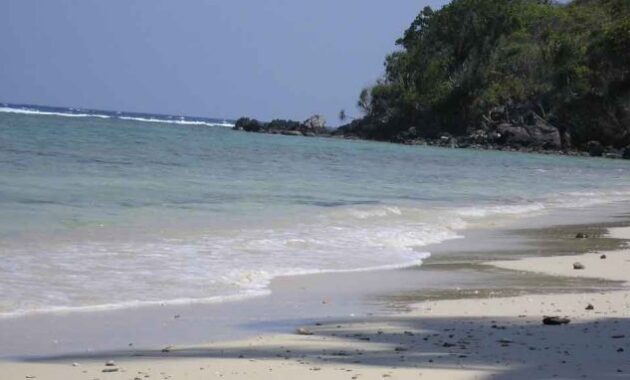 top 10+ pantai terkenal di wilayah jawa tengah, ada yang belum terjamah dan jarang dikunjungi