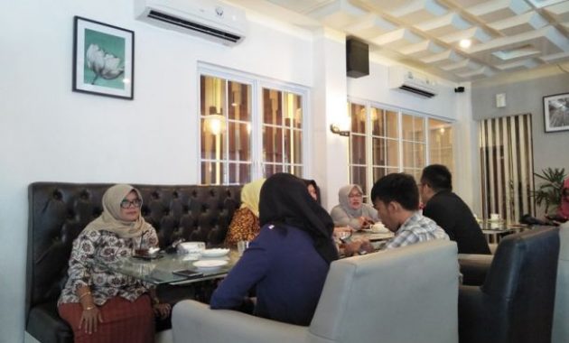 top 10+ referensi cafe paling oke buat nongkrong di daerah makassar saat kantong sedang tipis!
