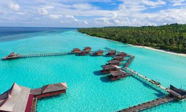 top 10+ referensi pantai terindah di negara indonesia, ada yang masuk jajaran dunia lho!