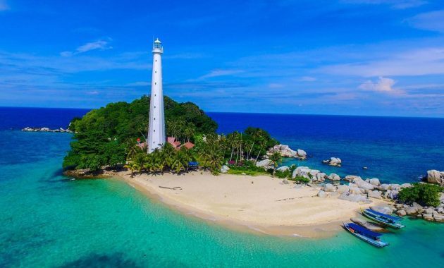 top 10+ referensi pantai terindah di negara indonesia, ada yang masuk jajaran dunia lho!