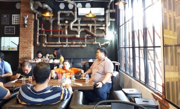 top 10+ referensi tempat nongkrong paling asik di daerah banjarmasin, millennials banget dan wajib kalian coba!
