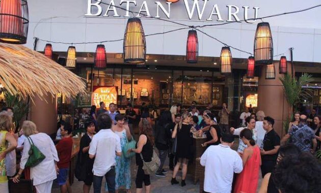 top 10+ rekomendasi daftar tempat makan enak di kuta bali dan adakah restoran yang halal?