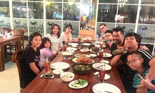 top 10+ rekomendasi daftar tempat makan enak di kuta bali dan adakah restoran yang halal?