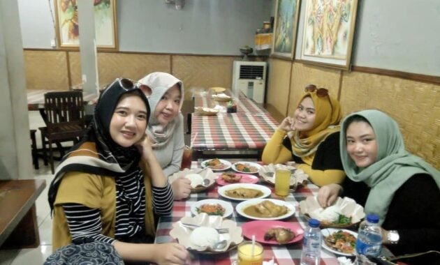 top 10+ rekomendasi daftar tempat makan enak di kuta bali dan adakah restoran yang halal?