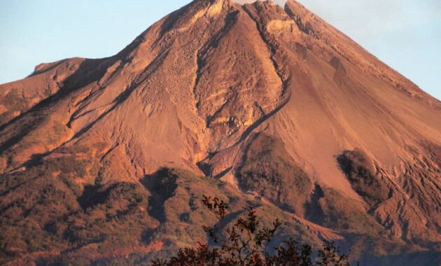 top 10+ rekomendasi gunung di daerah jawa tengah yang cocok para pecinta alam kunjungi