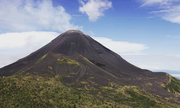 Top 10+ Rekomendasi Gunung di Daerah Sulawesi Yang Punya Medan Cukup Menantang Untuk Para Pecinta Alam Coba