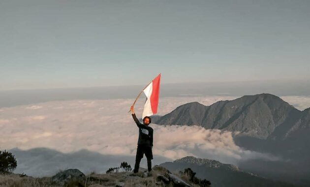 top 10+ rekomendasi gunung di daerah sulawesi yang punya medan cukup menantang untuk para pecinta alam coba