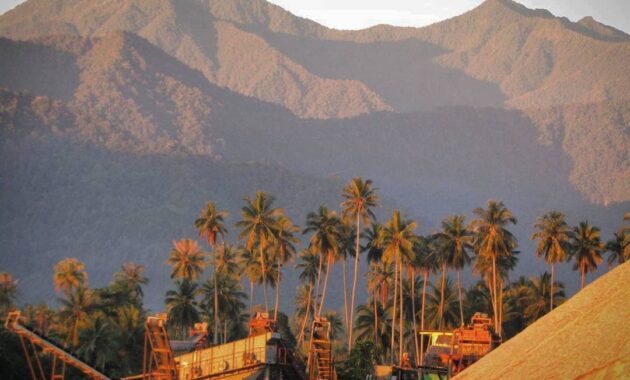 top 10+ rekomendasi gunung di daerah sulawesi yang punya medan cukup menantang untuk para pecinta alam coba