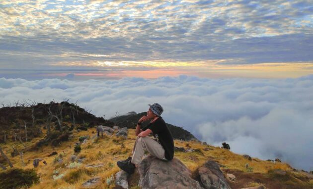 top 10+ rekomendasi gunung di daerah sulawesi yang punya medan cukup menantang untuk para pecinta alam coba