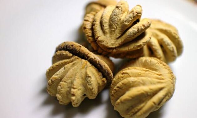 top 10+ rekomendasi jajanan tradisional dan kue khas daerah kalimantan timur wisata kuliner yang sangat lezat