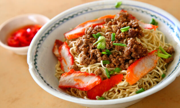 top 10+ rekomendasi makanan khas di negara malaysia paling menggigit gurih dan enak, wajib untuk dicoba!