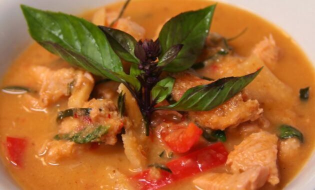 top 10+ rekomendasi makanan khas di negara thailand yang enak gurih dan ekstrim, berani coba?