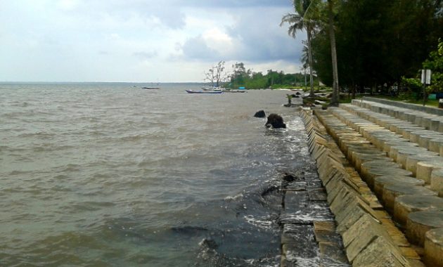 top 10+ rekomendasi pantai yang terkenal indah di kalimantan wajib untuk dikunjungi karena lagi hits