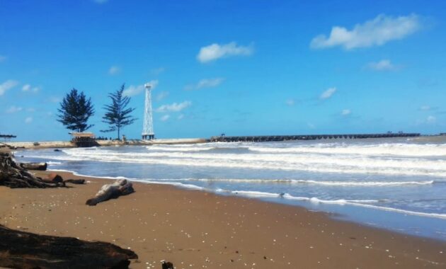 top 10+ rekomendasi pantai yang terkenal indah di kalimantan wajib untuk dikunjungi karena lagi hits