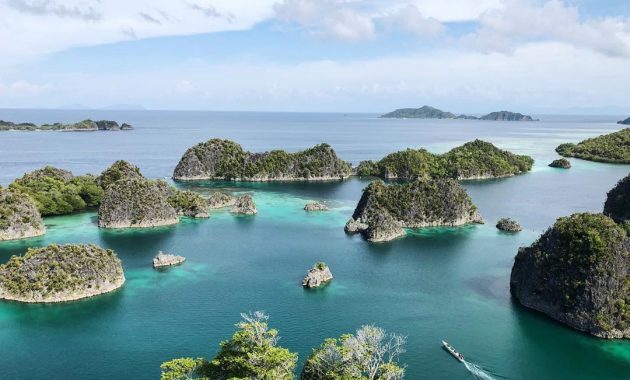 top 10+ rekomendasi pulau terindah di negara indonesia yang keindahannya bagaikan surga, wajib kalian kunjungi!