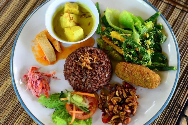 nasi campur di ubud, nasi campur enak di ubud, tempat nasi campur di ubud, warung nasi campur di ubud, top 10+ rekomendasi tempat makan nasi campur di ubud paling enak