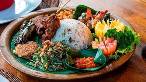 Top 10+ Rekomendasi Tempat Makan Nasi Campur di Ubud Paling Enak