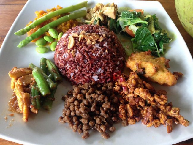 nasi campur di ubud, nasi campur enak di ubud, tempat nasi campur di ubud, warung nasi campur di ubud, top 10+ rekomendasi tempat makan nasi campur di ubud paling enak