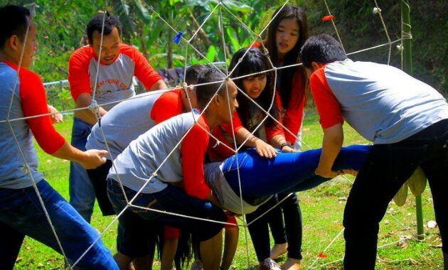 top 10+ rekomendasi tempat outbound terbaik di bogor yang bisa kamu jadikan lokasi liburan menyenangkan