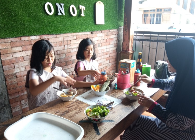 bakso di batu, bakso enak di batu, rumah makan bakso di batu, tempat makan bakso di batu, warung bakso di batu, top 10+ tempat makan bakso di batu paling enak & sudah legendaris!