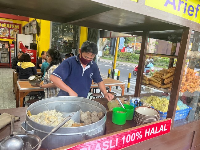 Top 10+ Tempat Makan Bakso di Batu Paling Enak & Sudah Legendaris!