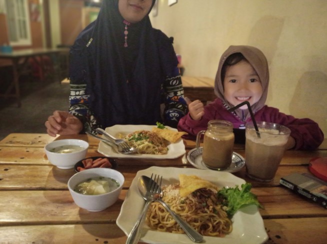 bakso di batu, bakso enak di batu, rumah makan bakso di batu, tempat makan bakso di batu, warung bakso di batu, top 10+ tempat makan bakso di batu paling enak & sudah legendaris!