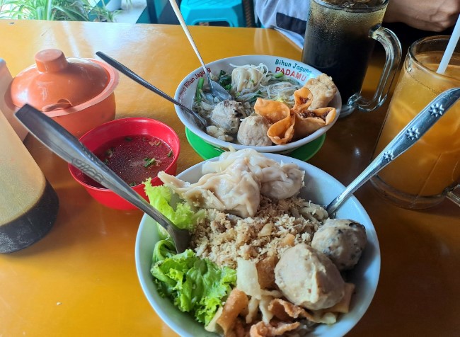 tempat makan bakso di gresik, tempat makan mie ayam di gresik, warung bakso di gresik, warung mie ayam di gresik, top 10+ tempat makan bakso di gresik legendaris dijamin bikin nagih