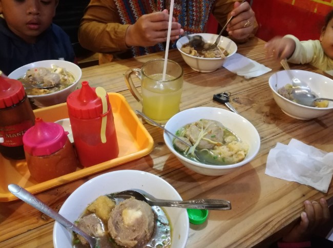 tempat makan bakso di gresik, tempat makan mie ayam di gresik, warung bakso di gresik, warung mie ayam di gresik, top 10+ tempat makan bakso di gresik legendaris dijamin bikin nagih