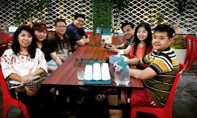top 10+ tempat makan enak di manado yang terkenal dan adakah restoran seafood atau steak?