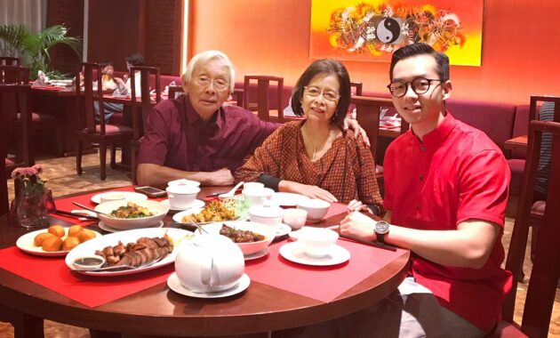 top 10+ tempat makan enak di manado yang terkenal dan adakah restoran seafood atau steak?