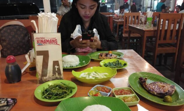 top 10+ tempat makan enak di manado yang terkenal dan adakah restoran seafood atau steak?