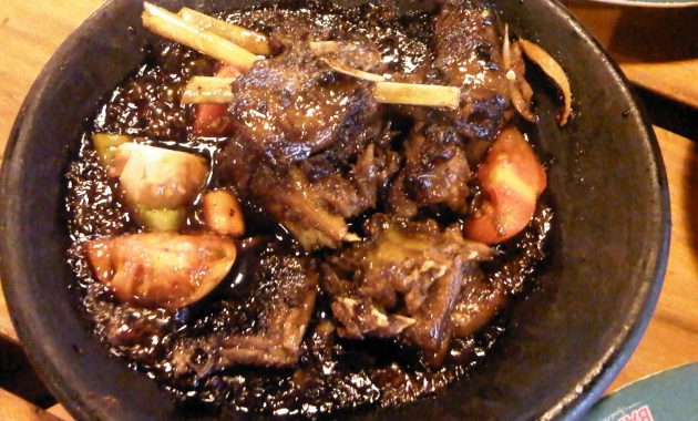 top 10+ tempat makan siang di bandung paling recommended, ini daftarnya!