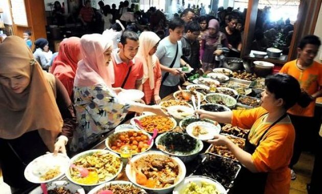 top 10+ tempat makan siang di bandung paling recommended, ini daftarnya!