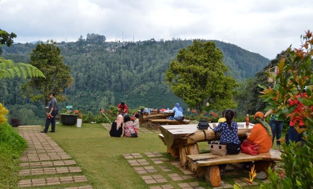 top 10+ tempat makan siang di bandung paling recommended, ini daftarnya!