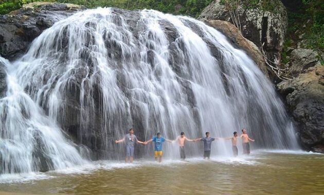 top 10+ wisata pantai eksotis ini bisa kamu temukan di malang, mana yang dekat dari kota dan sudah buka?