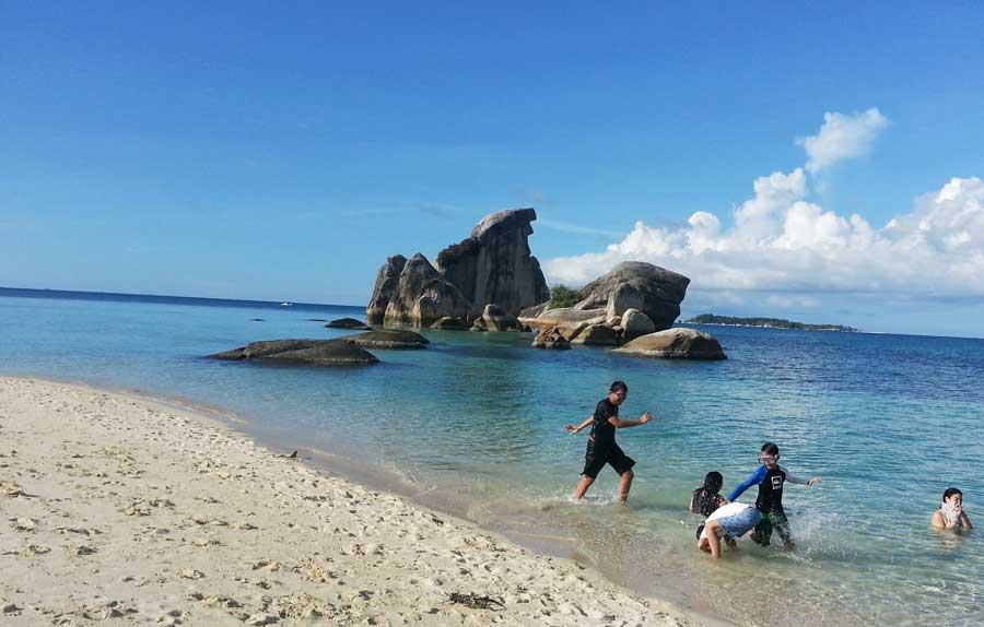 air terjun di banten, liburan alam di banten, pantai di banten, rekreasi alam di banten, tempat wisata alam di banten, wisata alam banten, wisata alam di banten, top 11+ destinasi wisata alam banten paling hits & instagramable kekinian