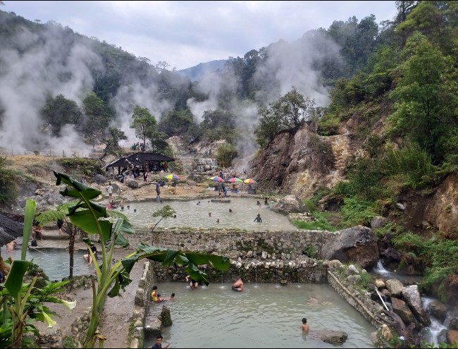 kolam renang air panas di bandung, pemandian air panas di bandung, top 11+ pemandian air panas di bandung terbaik untuk berendam!