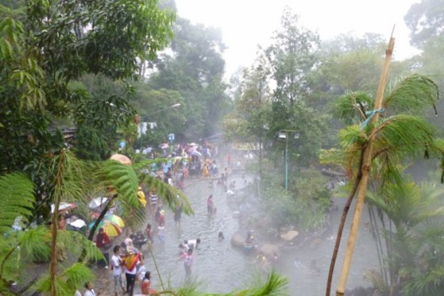 Top 11+ Pemandian Air Panas di Bandung Terbaik untuk Berendam!