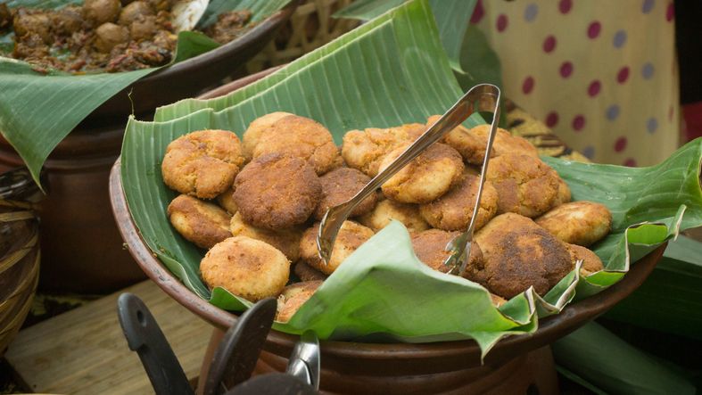 cemilan khas depok, makanan khas depok, oleh-oleh khas depok, top 12+ makanan khas depok bisa untuk oleh-oleh dibawa pulang!
