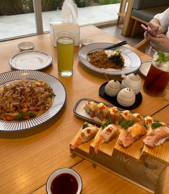 Top 12+ Restoran Sushi di PIK Terkenal Enak dengan Menu Premium!