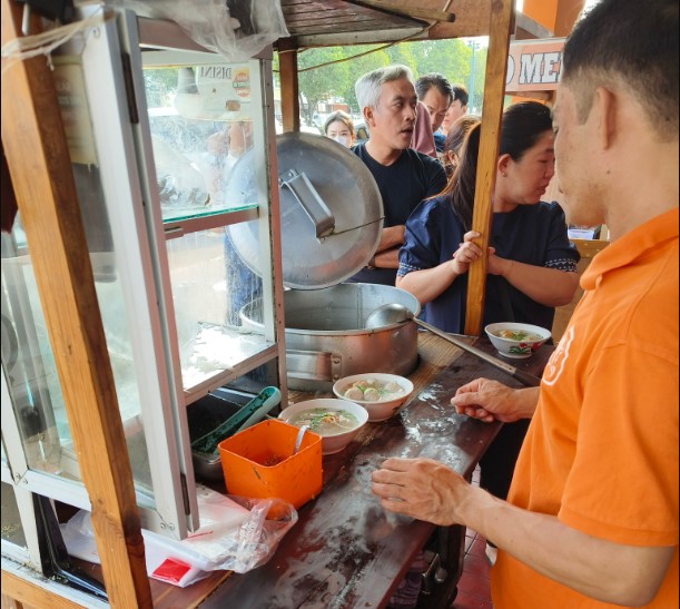 bakso enak di bsd, kedai bakso enak di bsd, mie ayam enak di bsd, outlet bakso enak di bsd, outlet mie ayam enak di bsd, rekomendasi bakso enak di bsd, tempat makan bakso enak di bsd, tempat makan mie ayam enak di bsd, warung bakso enak di bsd, warung mie ayam enak di bsd, top 12+ tempat makan bakso enak di bsd, warung bakso mie ayam legend